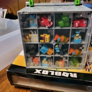 Minecraft collectors case with figures